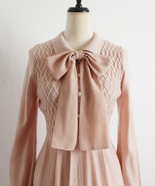 tocco closet（トッコ　クローゼット）の「２ＷＡＹリボン付きパール装飾ケーブル編み切り替えニットワンピース（ワンピース・レディース・ブラック/ベージュ/ボルドー・M）」の18枚目の写真