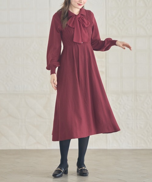 tocco closet（トッコ　クローゼット）の「２ＷＡＹリボン付きパール装飾ケーブル編み切り替えニットワンピース（ワンピース・レディース・ブラック/ベージュ/ボルドー・M）」の5枚目の写真