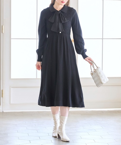 tocco closet（トッコ　クローゼット）の「２ＷＡＹリボン付きパール装飾ケーブル編み切り替えニットワンピース（ワンピース・レディース・ブラック/ベージュ/ボルドー・M）」の22枚目の写真