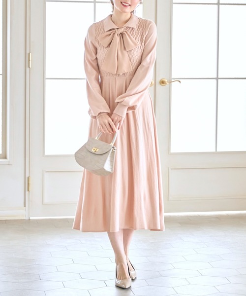 tocco closet（トッコ　クローゼット）の「２ＷＡＹリボン付きパール装飾ケーブル編み切り替えニットワンピース（ワンピース・レディース・ブラック/ベージュ/ボルドー・M）」の12枚目の写真