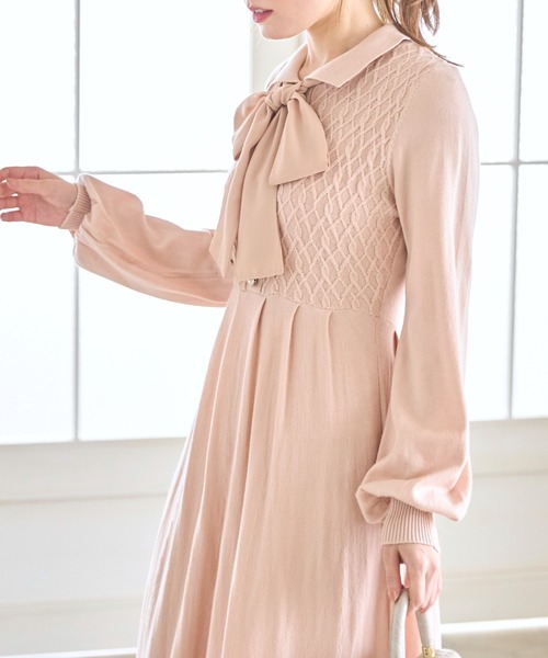 tocco closet（トッコ　クローゼット）の「２ＷＡＹリボン付きパール装飾ケーブル編み切り替えニットワンピース（ワンピース・レディース・ブラック/ベージュ/ボルドー・M）」の16枚目の写真
