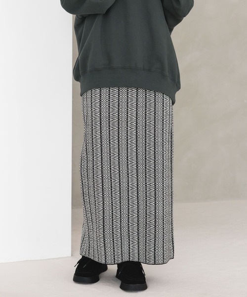 LEPSIM（レプシィム）の「12ゲージジャガードナロースカート　971236（スカート・レディース・ブラック/ネイビー/ブラウン・FREE/TALL）」の9枚目の写真