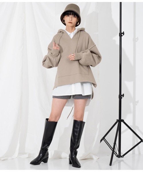 Settimissimo（セッティミッシモ）の「裏起毛 タックスリーブ オーバーサイズ パーカー フーディー（パーカー・レディース・グレイッシュベージュ/ブラック・FREE）」の15枚目の写真