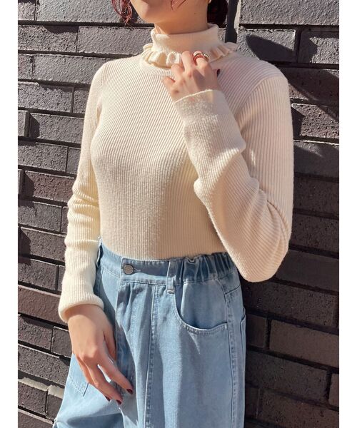 merry jenny(メリージェニー)の「frillリブタートルニット(ニット/セーター・レディース・ブルー/アイボリー・FREE)」の2枚目の写真