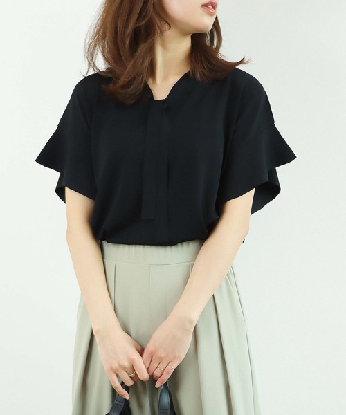 Jines（ジネス）の「ハイゲージラッフルスリーブボウタイニット（ニット/セーター・レディース・ホワイト/ブラック/ライトベージュ/エメラルド・38）」の3枚目の写真