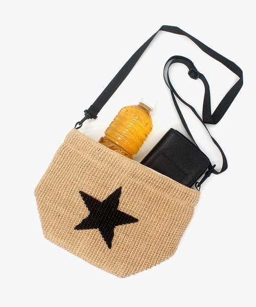 FABRICO（ファブリコ）の「【FABRICO】マークジュートサコッシュ（ショルダーバッグ・レディース・ベージュ系2/ベージュ系1/ベージュ系3・FREE）」の2枚目の写真