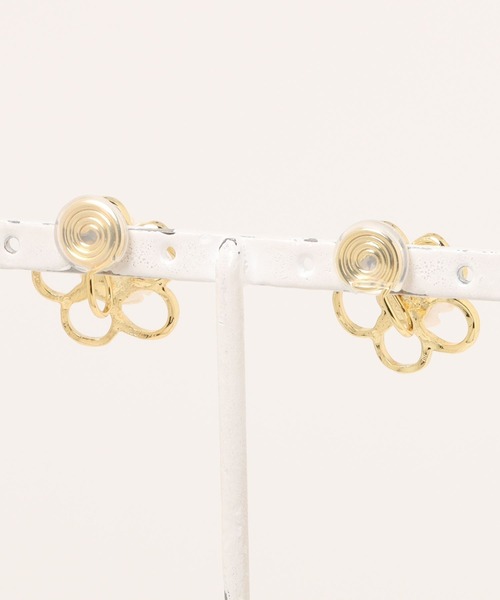 apres jour（アプレジュール）の「【apres jour×ARIAZ】ローズわくフラワーイヤリング（イヤリング・レディース・ゴールド・FREE）」の3枚目の写真