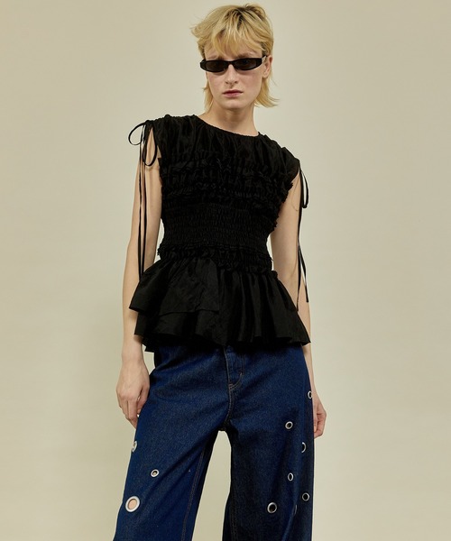 MAISON SPECIAL（メゾンスペシャル）の「Shirring Frills Top/シャーリングフリルトップ【MAISON SPECIAL/メゾンスペシャル】（シャツ/ブラウス・レディース・ブラック/アイボリー・FREE）」の6枚目の写真