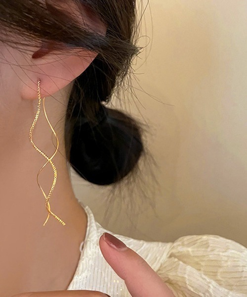 Miniministore(ミニミニストア)の「揺れるチェーンピアス ロングピアス 上品(ピアス(両耳用)・レディース・ゴールド・FREE)」の3枚目の写真