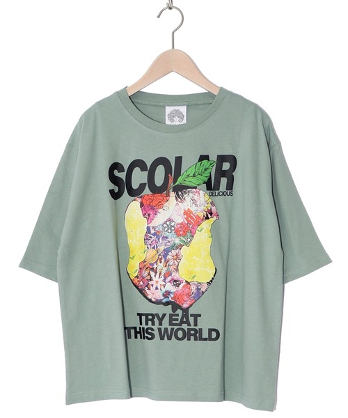 ScoLar（スカラー）の「142636：宇宙を秘めた花柄リンゴTシャツ