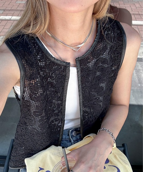 feepur（フェピュール）の「パイピングレースベスト（ベスト・レディース・アイボリー/ブラック・MEDIUM）」の9枚目の写真