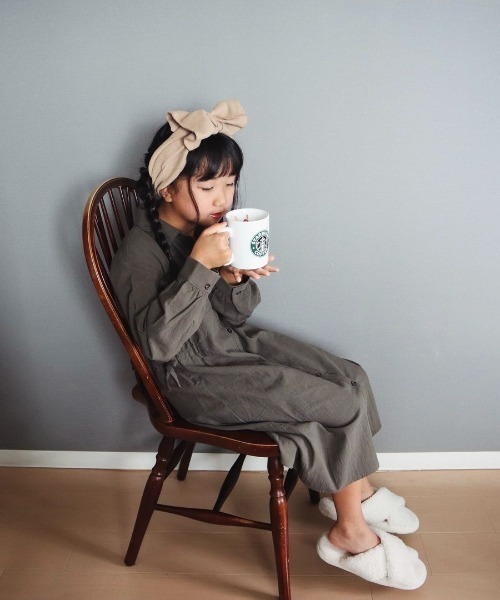 ikka（イッカ）の「【親子コーデ】8分袖スキッパーシャツワンピース（120~160cm）（シャツワンピース・キッズ・ライム/ブルー・120/130/140/150/160）」の4枚目の写真