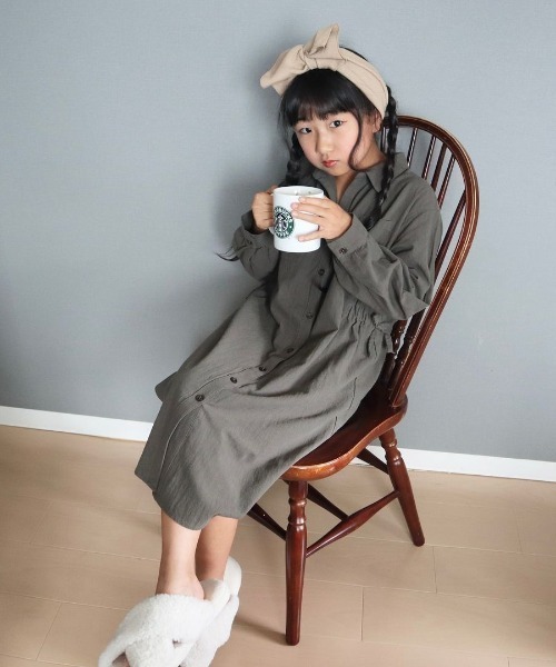 ikka（イッカ）の「【親子コーデ】8分袖スキッパーシャツワンピース（120~160cm）（シャツワンピース・キッズ・ライム/ブルー・120/130/140/150/160）」の5枚目の写真