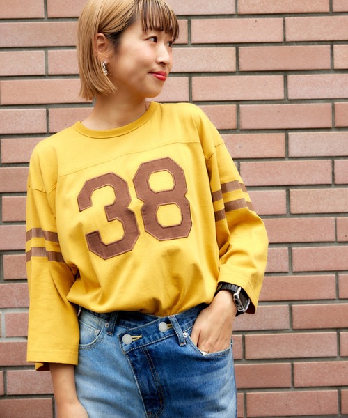 RODEO CROWNS WIDE BOWL(ロデオクラウンズワイドボウル)の「GOOD OLD CLフットボールシャツ(Tシャツ/カットソー・レディース・オフホワイト/イエロー/チャコールグレー/ダークグリーン・FREE)」の4枚目の写真