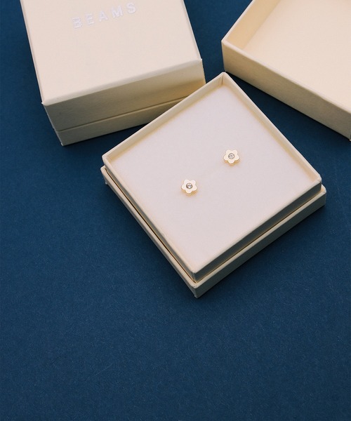 Ray BEAMS(レイビームス)の「シック フラワー ピアス(ピアス(両耳用)・レディース・シルバー/ゴールド・ONE SIZE)」の1枚目の写真