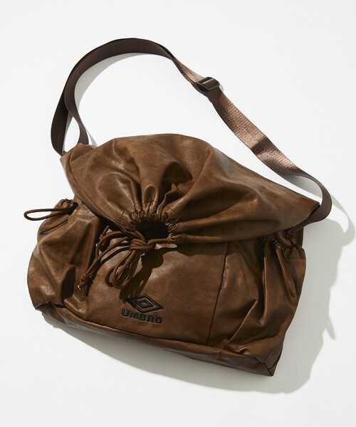 UMBRO/アンブロ SP PU LOGO SHOULDER BAG/別注 刺繍ロゴ ショルダーバッグ（ショルダーバッグ）｜UMBRO（アンブロ）