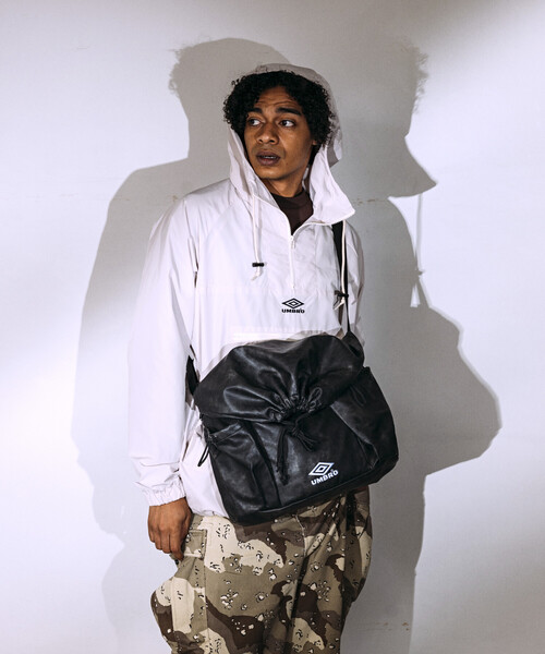 UMBRO/アンブロ SP PU LOGO SHOULDER BAG/別注 刺繍ロゴ ショルダーバッグ（ショルダーバッグ）｜UMBRO（アンブロ）