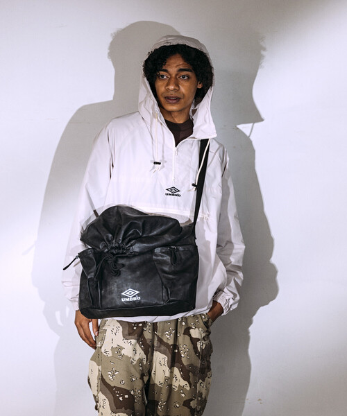 UMBRO/アンブロ SP PU LOGO SHOULDER BAG/別注 刺繍ロゴ ショルダーバッグ（ショルダーバッグ）｜UMBRO（アンブロ）