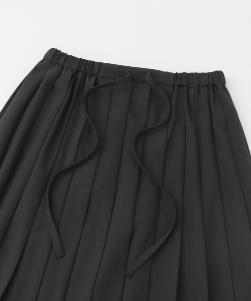 URBAN RESEARCH DOORS（アーバンリサーチドアーズ）の「プリーツサロペットスカート（スカート・レディース・ブラック/キャメル・MEDIUM）」の22枚目の写真