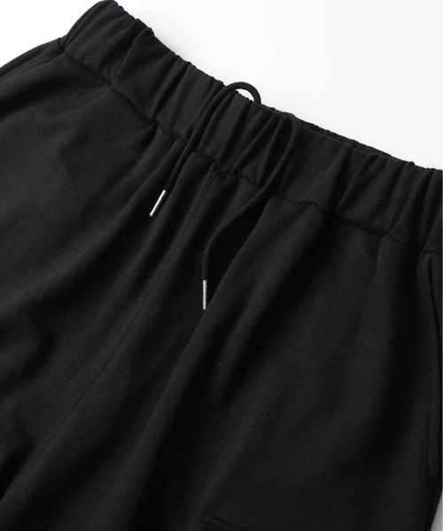 ILL'S(イルズ)の「ビッグポケット 裾ドローコード ワイドシルエット 裏毛スウェットカーゴパンツ【ILL'S】(カーゴパンツ・メンズ・ブラック/アッシュグレー/杢グレー・M/L)」の4枚目の写真