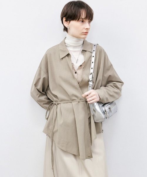 tageechita(タジチタ)の「【tageechita】チェック柄 ウエストシェイプ ルーズフィット アシンメトリーシャツ(シャツ/ブラウス・レディース・ベージュ/ライトブルー・S/L/M)」の8枚目の写真