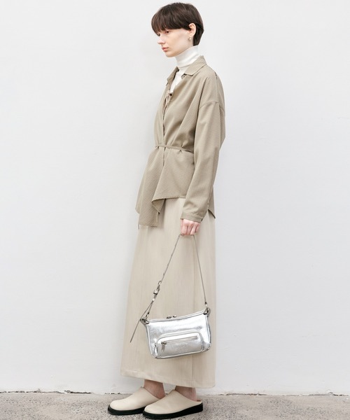 tageechita(タジチタ)の「【tageechita】チェック柄 ウエストシェイプ ルーズフィット アシンメトリーシャツ(シャツ/ブラウス・レディース・ベージュ/ライトブルー・S/L/M)」の9枚目の写真