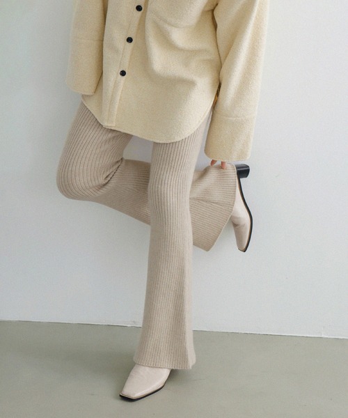 LIAN(リアン)の「リブニットフレアパンツ(その他パンツ・レディース・ブラック/アイボリー/グレー・FREE)」の2枚目の写真