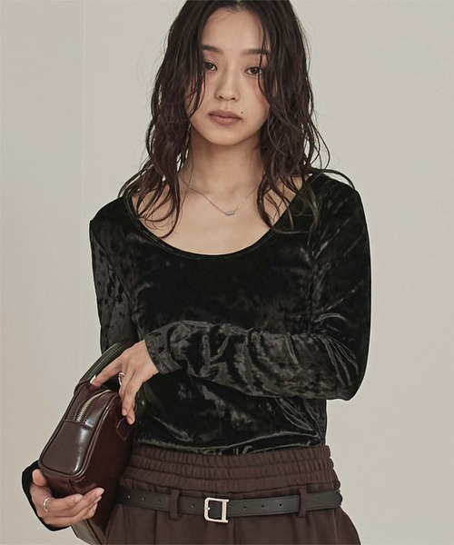 miette(ミエット)の「前後2wayUネックベロアトップス(Tシャツ/カットソー・レディース・シルバー/ブラック/ブラウン/ライトベージュ・FREE)」の2枚目の写真