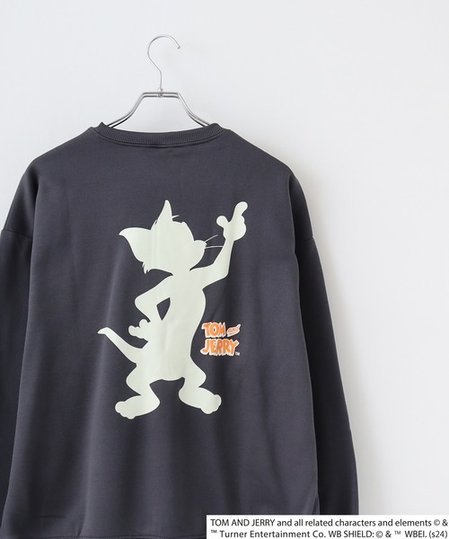 FUNALIVE(ファンアライブ)の「TOM&JERRY Fleece lining back print big sweatshirt / トムとジェリー 裏起毛 バックプリントビッグトレーナー unisex(スウェット・メンズ・オートミール/ベージュ/チャコール/ダークグリーン系1/ダークグリーン/ヘザーチャコール/杢グレー/チャコールアッシュ/ブラック系1/ホワイト系1/ブラック/ホワイト系2/ネイビー/ヘザーグレー/チャコールグレー/グレイッシュベージュ・M/L/XL)」の11枚目の写真