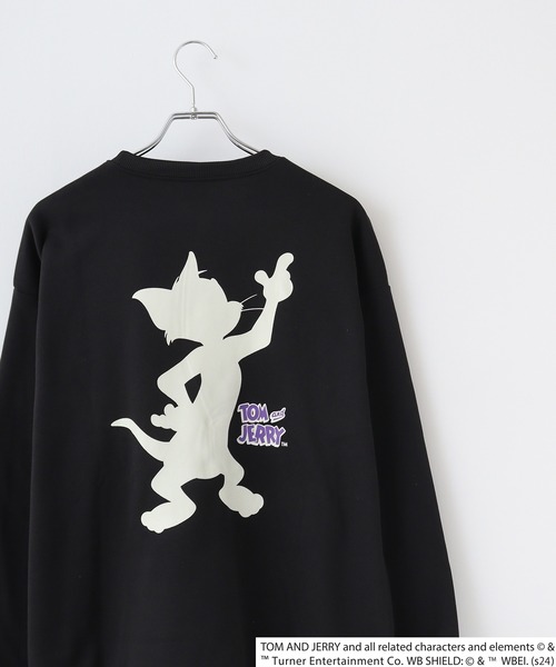 FUNALIVE(ファンアライブ)の「TOM&JERRY Fleece lining back print big sweatshirt / トムとジェリー 裏起毛 バックプリントビッグトレーナー unisex(スウェット・メンズ・オートミール/ベージュ/チャコール/ダークグリーン系1/ダークグリーン/ヘザーチャコール/杢グレー/チャコールアッシュ/ブラック系1/ホワイト系1/ブラック/ホワイト系2/ネイビー/ヘザーグレー/チャコールグレー/グレイッシュベージュ・M/L/XL)」の4枚目の写真