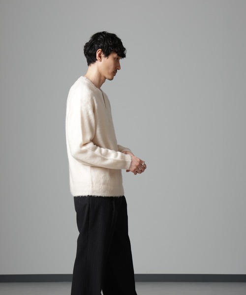 NANO universe(ナノユニバース)の「モヘヤブレンド起毛Vネックニット(ニット/セーター・メンズ・オフホワイト/ダークグリーン・M/L)」の17枚目の写真