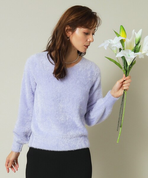 ITS'DEMO（イッツデモ）の「◆【手洗い可】フェザーVネックニット（ニット/セーター・レディース・オフホワイト/チャコールグレー/サックスブルー/ピンク/ベージュ・00）」の4枚目の写真