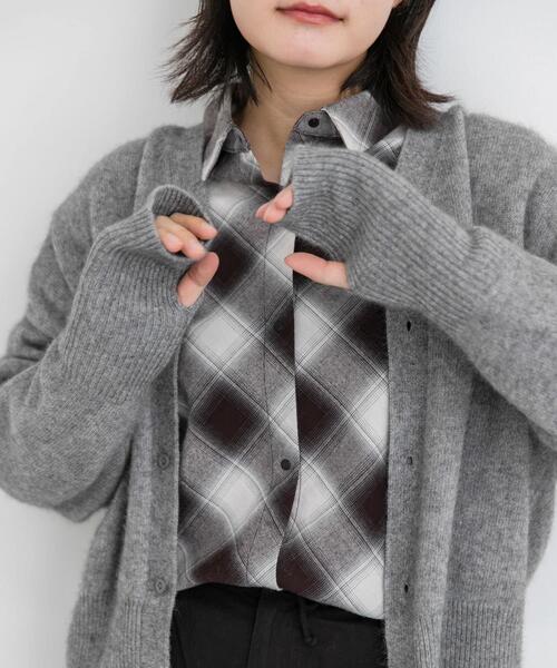 EKAL（エカル）の「シャギーVネックカーディガン（カーディガン/ボレロ・レディース・グレー/ベージュ/スミクロ・ONE）」の3枚目の写真