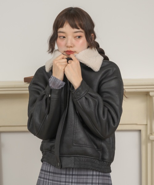 Birthday room(バースデイルーム)の「襟ボアレザージャケット / boa liner fake leather blouson(ブルゾン・レディース・ブラック/ベージュ・FREE)」の6枚目の写真