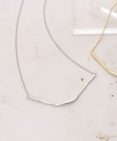 le.coeur blanc（ルクールブラン）の「ニュアンスバーネックレス（ネックレス・レディース・ゴールド/シルバー・FREE）」の3枚目の写真