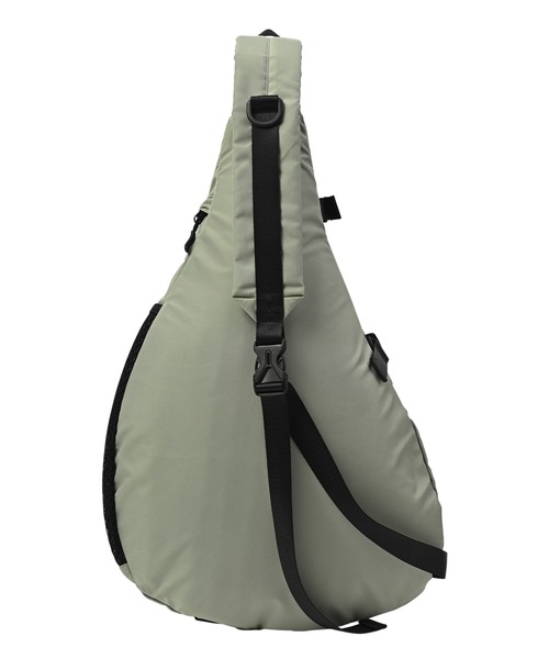 KiU（キウ）の「キウ ワンショルダーバッグ(11L)（バックパック/リュック・メンズ・ブラック/イエロー/グレー/ブラウン・FREE）」の8枚目の写真