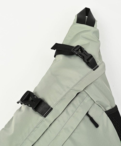 KiU（キウ）の「キウ ワンショルダーバッグ(11L)（バックパック/リュック・メンズ・ブラック/イエロー/グレー/ブラウン・FREE）」の10枚目の写真