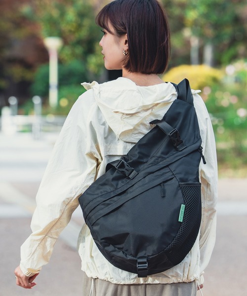 KiU(キウ)の「キウ ワンショルダーバッグ(11L)(バックパック/リュック・メンズ・ブラック/イエロー/グレー/ブラウン・FREE)」の18枚目の写真