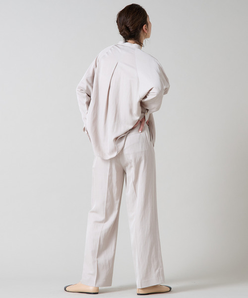 Liesse（リエス）の「ワイドストレートパンツ（その他パンツ・レディース・ライトベージュ/チャコールグレー・2/3）」の7枚目の写真