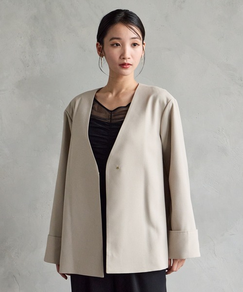 AIMER(エメ)の「オックスノーカラーショートコート(ノーカラーコート・レディース・グレー/ベージュ・MEDIUM)」の4枚目の写真