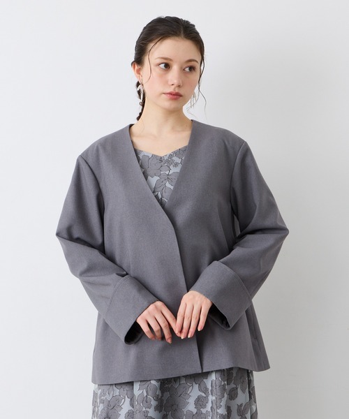 AIMER(エメ)の「オックスノーカラーショートコート(ノーカラーコート・レディース・グレー/ベージュ・MEDIUM)」の8枚目の写真