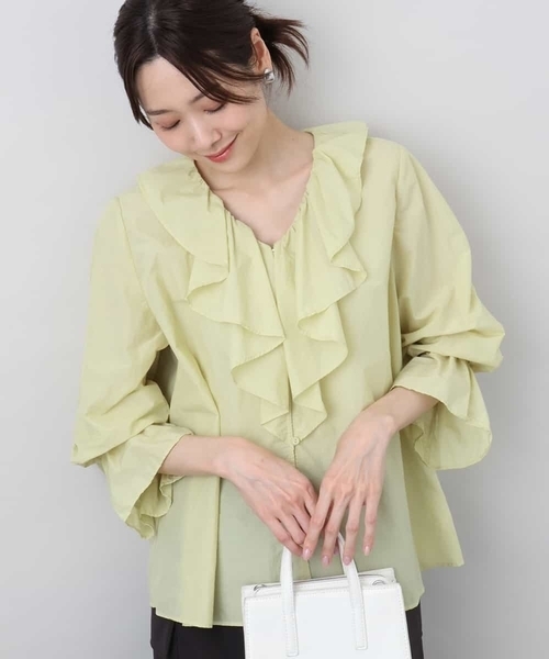 MK MICHEL KLEIN(エムケーミッシェルクラン)の「フリルデザインブラウス/洗える(シャツ/ブラウス・レディース・ライトイエロー/ホワイト・38)」の2枚目の写真