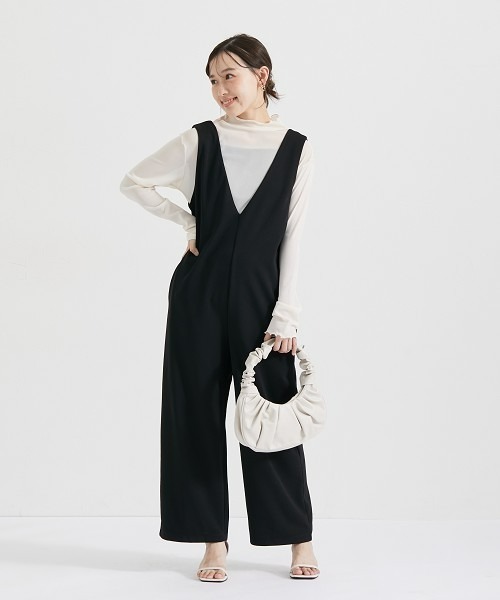 Petitjo（プッチージョ）の「小さいサイズ　深Vワイドオールインワンパンツ　低身長さん・小柄女性（つなぎ/オールインワン・レディース・ブラック・PSS/PS/PL）」の4枚目の写真