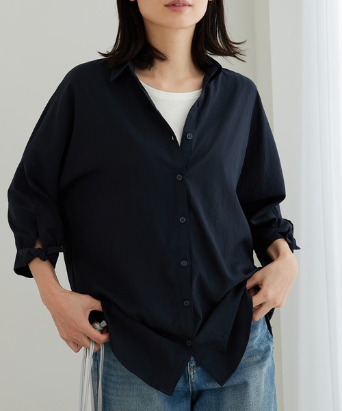 BELLUNA PLUS(ベルーナ)の「イージーケア!袖リボンシャツチュニック(チュニック・レディース・ネイビー/オフホワイト/ブルー/モカ・MEDIUM/LARGE/X-LARGE)」の11枚目の写真