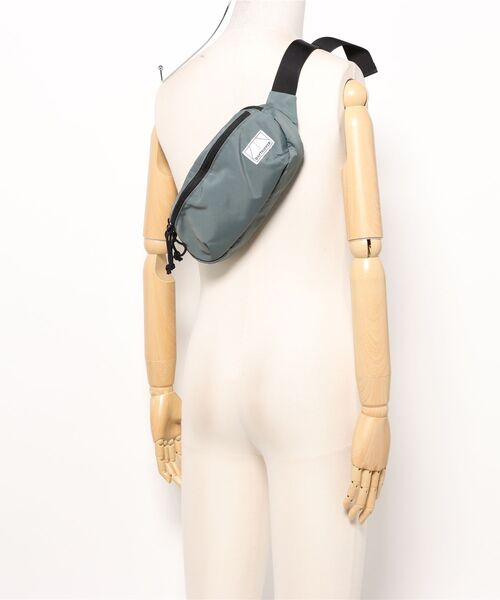 DAYTRIPPER(デイトリッパー)の「GO OUT掲載モデル【DAYTRIPPER】STAND BY BAG ボディバッグ(ボディバッグ/ウエストポーチ・レディース・ダークグレー/ブラック・ONE SIZE)」の1枚目の写真
