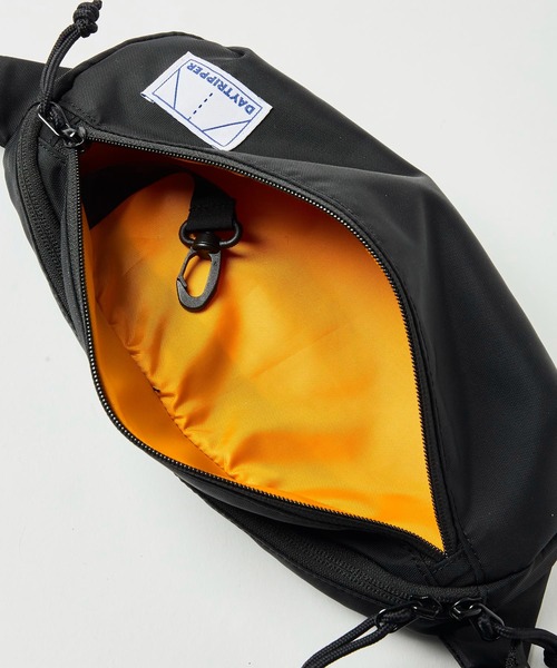 DAYTRIPPER(デイトリッパー)の「GO OUT掲載モデル【DAYTRIPPER】STAND BY BAG ボディバッグ(ボディバッグ/ウエストポーチ・レディース・ダークグレー/ブラック・ONE SIZE)」の7枚目の写真