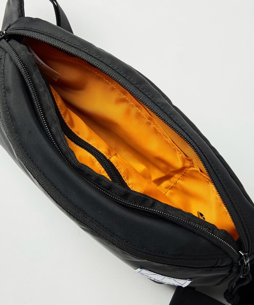 DAYTRIPPER(デイトリッパー)の「GO OUT掲載モデル【DAYTRIPPER】STAND BY BAG ボディバッグ(ボディバッグ/ウエストポーチ・レディース・ダークグレー/ブラック・ONE SIZE)」の8枚目の写真
