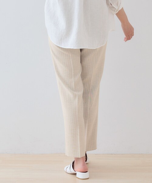 INDIVI（インディヴィ）の「【こなれSETUP／ストライプ柄】リネンライクテーパードパンツ（その他パンツ・レディース・チャコール/アイボリー系2・03/05/12/13/15 /19/36/38/40）」の5枚目の写真