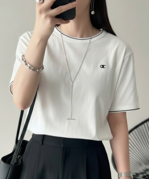 Champion(チャンピオン)の「<champion/UNDOVE>【吸水速乾/接触冷感/UVカット/ストレッチ/サマーTシャツ/チャンピオン/カジュアルTシャツ/スポーティ】配色ラインTシャツ(Tシャツ/カットソー・レディース・ネイビー/ボルドー/ホワイト・MEDIUM/LARGE/X-LARGE)」の2枚目の写真