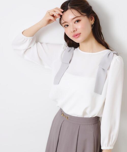 couture brooch(クチュールブローチ)の「【フェミニン・通勤】肩リボンシフォンブラウス(シャツ/ブラウス・レディース・ブラック/グレー/ホワイト系7・42/38/40)」の1枚目の写真